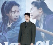 김우빈, 모델 출신 다운 완벽한 비율