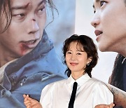 [포토]'쌍하트' 외계+인 2부 염정아