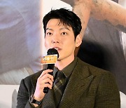 [포토] 김우빈, 훈훈한 미소로 인사말