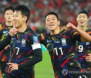 ‘연승행진에 안방 떠들썩’ 한국축구, 중국에 3:0 승리…4만 中관중 ‘침묵’