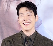 [포토] 김우빈, '상남자 다운 웃음'