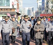 홍대 찾은 경찰청장…"유동 인구 급증, 경찰력 집중 투입"