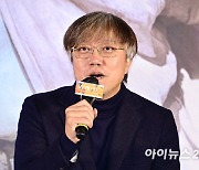 '외계인 2부' 최동훈 감독 "1부 안 본 관객 위해 후반작업 1년 넘게 해"