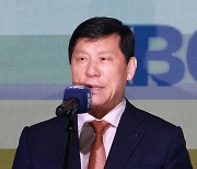 허구연 KBO 총재, 2026년까지 3년 연임 확정