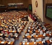 여야 신경전 끝에 23일 본회의 무산…30일 개최 여부도 불투명