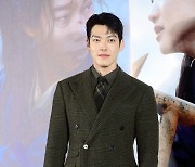 [포토] 김우빈, '멋진 모습에 시선강탈'