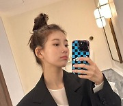 수지, 이러니까 반하지…올림머리로 뽐낸 깜찍한 예쁨[M+★SNS]