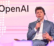 OpenAI faces implosion crisis after dismissal of former CEO