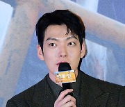 김우빈 ‘능청스러운 매력’