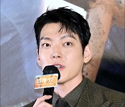 [MD포토] 김우빈, '제가 빠질수 있나요'