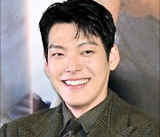 [MD포토] 김우빈, '빠져드는 미소'