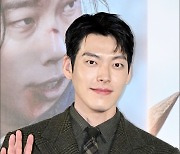 [MD포토] 김우빈, '눈맞춤에 심쿵'