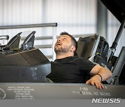 우크라 조종사들, 몇 년 걸릴 F-16 훈련 6개월 안에 마친다