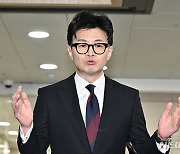 '한동훈 출마, 여당에 '도움' 42%…'도움 안돼 ' 41%[엠브레인퍼블릭]