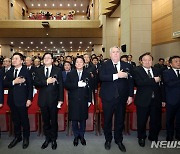 고 김영삼 전 대통령 8주기에 모인 여야