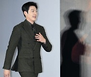 김우빈, '설레이는 발걸음' [사진]