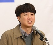 “한동훈 장관, 나와 비슷한 지점 있어” 이준석…“‘윤석열 키즈’에서 벗어나야 한다”