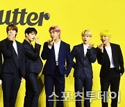 방탄소년단, 막내 정국까지 전원 군입대…2025년 완전체 온다 [ST이슈]