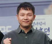 포즈 취하는 '열녀박씨 계약결혼뎐' 박상훈 감독[★포토]