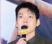 [T포토] 김우빈 '두근두근 비주얼'