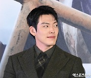 김우빈 '베일 듯한 턱선'[엑's HD포토]