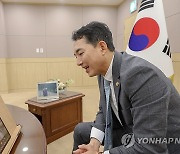 "이승만 동상 건립에 써달라"…6·25 참전용사 40만달러 기부