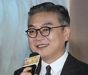 인사말하는 김의성