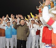 [속보] 김정은 "만리 굽어보는 '눈'과 만리 때리는 '주먹' 수중에"