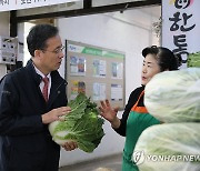 김장 물가 점검하는 이형일 통계청장