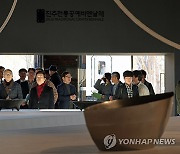 유인촌 장관, '2023 진주전통공예비엔날레' 관람