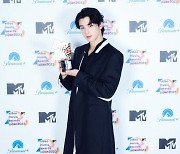 차은우, '글로벌 아이콘' 인정받았다…日 MTV 시상식서 수상