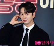 [TEN포토]황찬성 '남다른 하트'