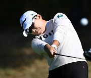 대상·상금왕 뒤집기 노리는 신지애, JLPGA 투어 최종전 1R 공동 4위