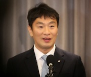 이복현 "은행 횡재세 도입은 '거위 배' 가르는 격"