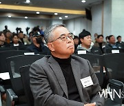 [Ms포토] 김원섭 후보 '초조한 개표 순간~'