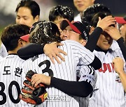 켈리 총액 150만 달러 재계약 LG와 6년째 동행 확정, KBO 역대 한 팀 최장수 외인 기록 바라본다[공식발표]