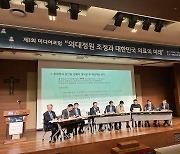 “의대 5년간 늘린 뒤 10%씩 줄이자…2050년부터 의사 공급 과잉”