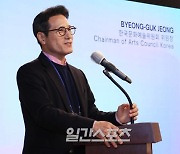 [포토]축사하는 정병국 위원장