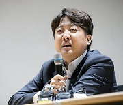 이준석 "한동훈, 대통령 반사체 아닌 별 되길…보수는 불판 갈아야"