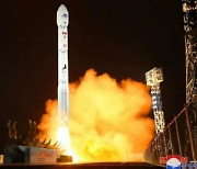 Fighting fire with fire, reconnaissance flights in response to DPRK spy satellite: Korean Peninsula constantly at risk of a clash