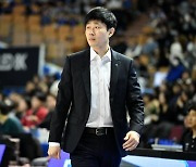 ‘10연패’ 강혁 감독대행 “이런 모습 보이면 안 되는데…죄송한 마음” [KBL]