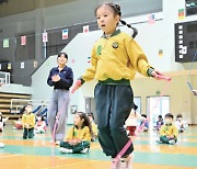 수원 유아 한마음 줄넘기대회, 다함께 ‘폴짝’... 협동심 ‘쑥쑥’ [꿈꾸는 경기교육]