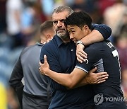 "와! 난 아직 어린애야" 손흥민 "포스테코글루가 말하는 방식을 보면 가슴이 뛰는 것 같다. 그냥 나가서 그를 위해 뛰고 싶다"