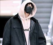 [MD포토] 방탄소년단 정국, '늦은 출국길 피곤해요~'