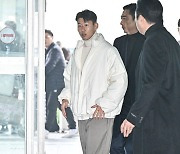 출국하는 손흥민,'팬들 많이 오셨네요' [사진]