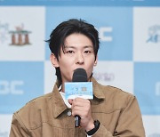 덱스, 日 '소아성애' 애니 추천 논란에  "관점의 차이···중심 잡을 것" [SE★현장]