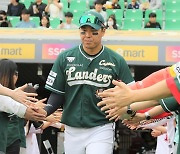 SSG 한유섬, 부평우리치과와 '희망 홈런 캠페인' 적립금 기부