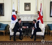 윤석열 대통령, 리시 수낵 총리와 한영 정상회담