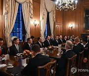 윤 대통령, 리시 수낵 영국 총리와 확대 정상회담