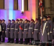 의장대 사열하는 윤석열 대통령